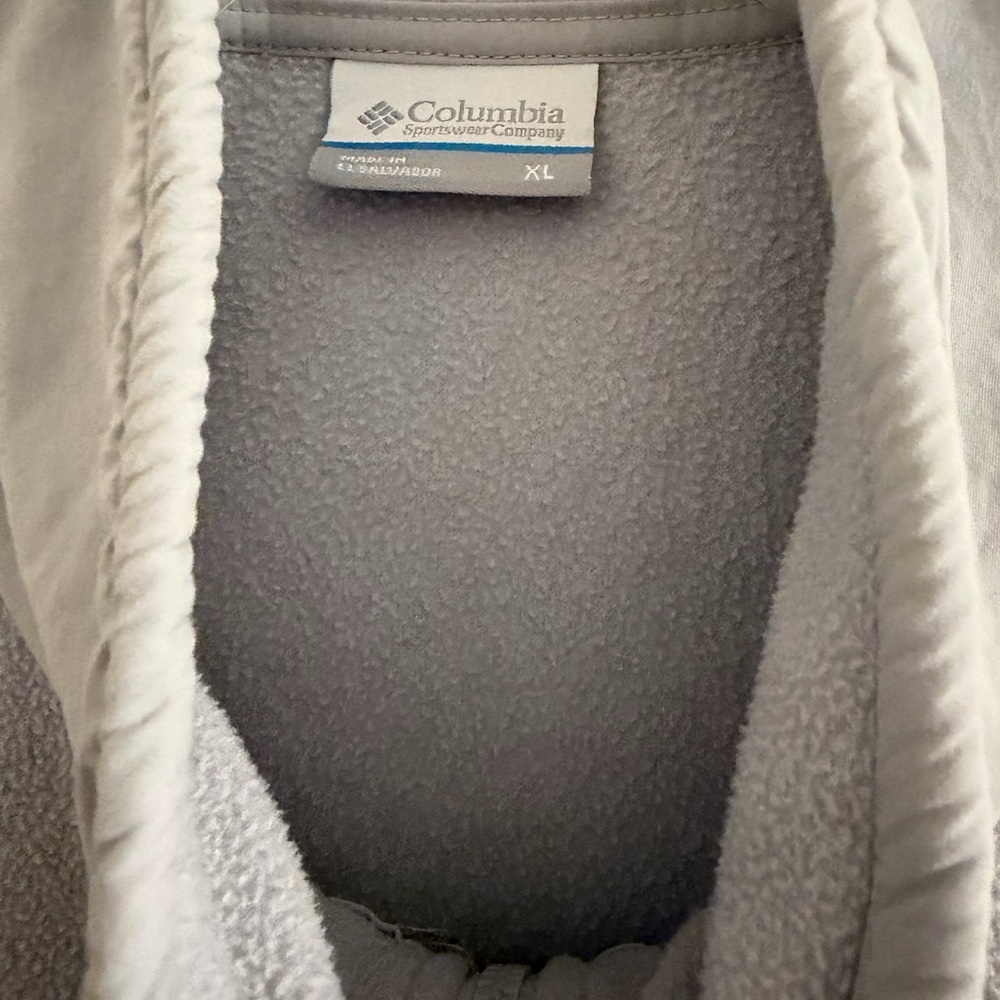 Columbia Light Gray Men's Fleece Vest - Full Zip - Picture 3 of 4